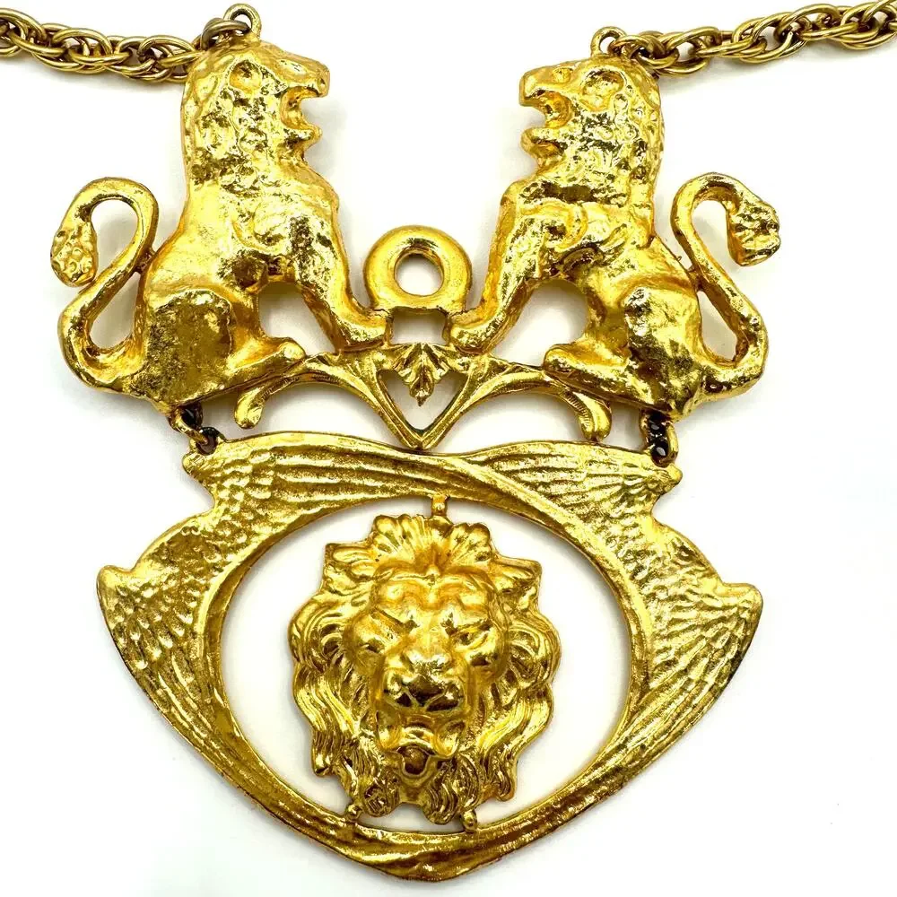 Vintage gold tone chunky massive lion door knocker chain statement necklace